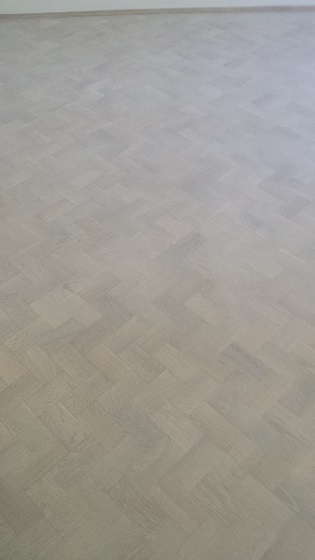Massivparkett Eiche weiß ölen und lackiert